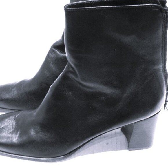 Stuart Weitzman New Vintage Black Booties in 9AA (orig. $525.00)